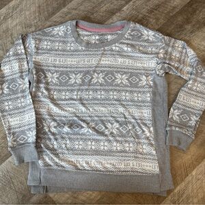 CuddlDuds grey and white size XS get cozy/pattern side panel and front pocket